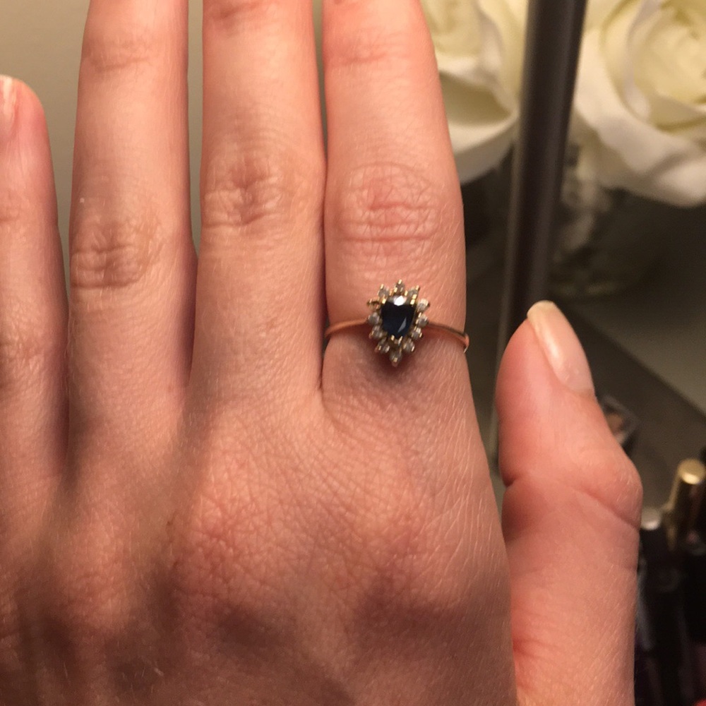 Gorgeous 10k blue ring